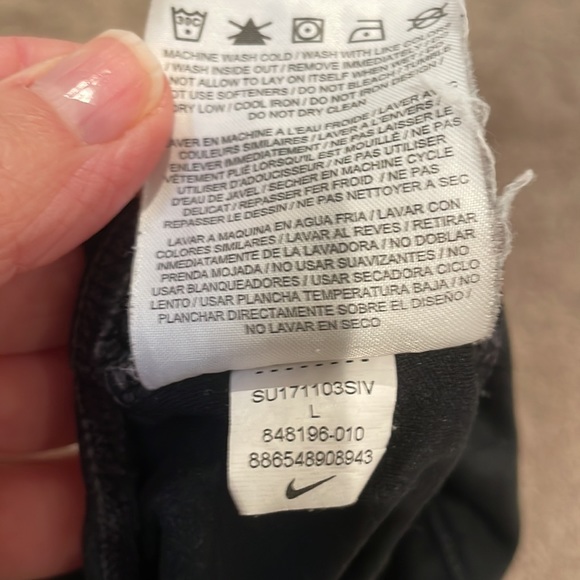 Girls running shorts with liner - Picture 3 of 3